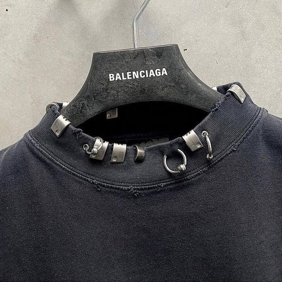 Balenciaga shirt. Exclusief verkrijgbaar bij The Gentlemen's Vault