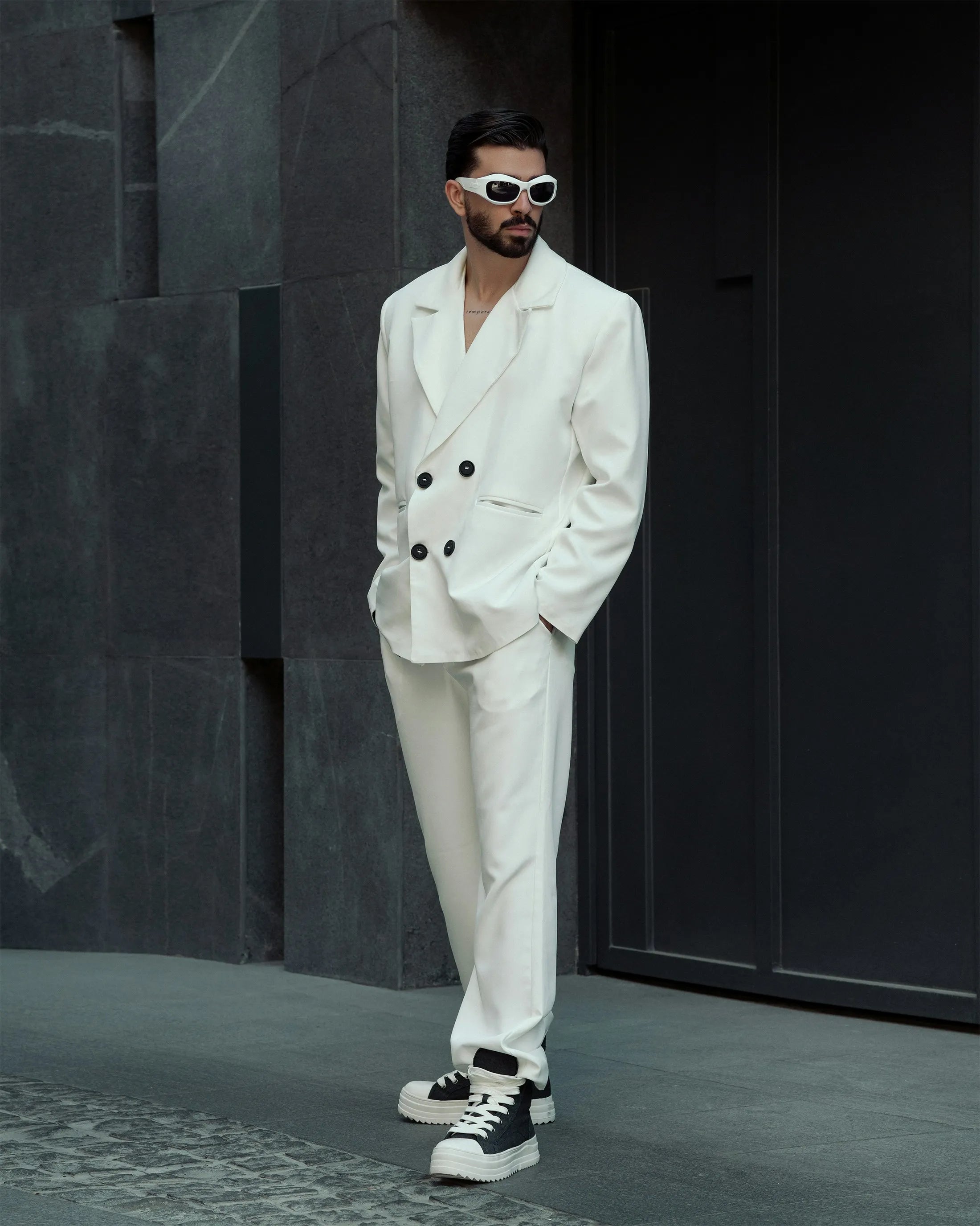 Luxe witte outfit speciaal voor elke Gentlemen met gratis verzending en ruim aanbod aan luxe items