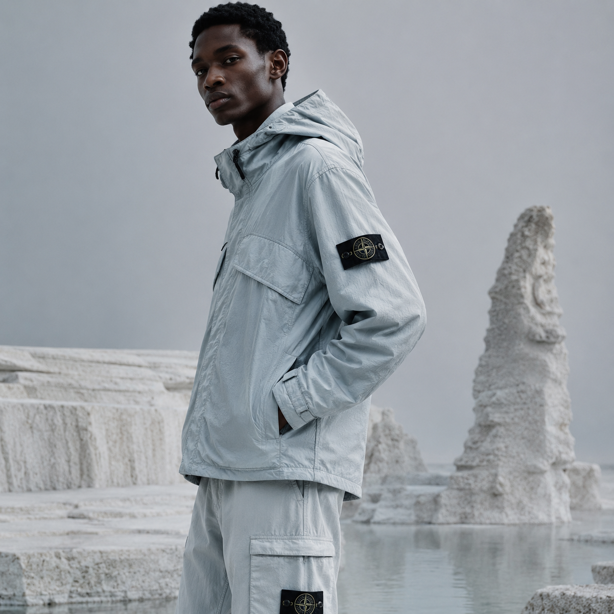 Stone Island 2026 — badge, SS26 collectie en NO SEASONS capsule uitgelegd