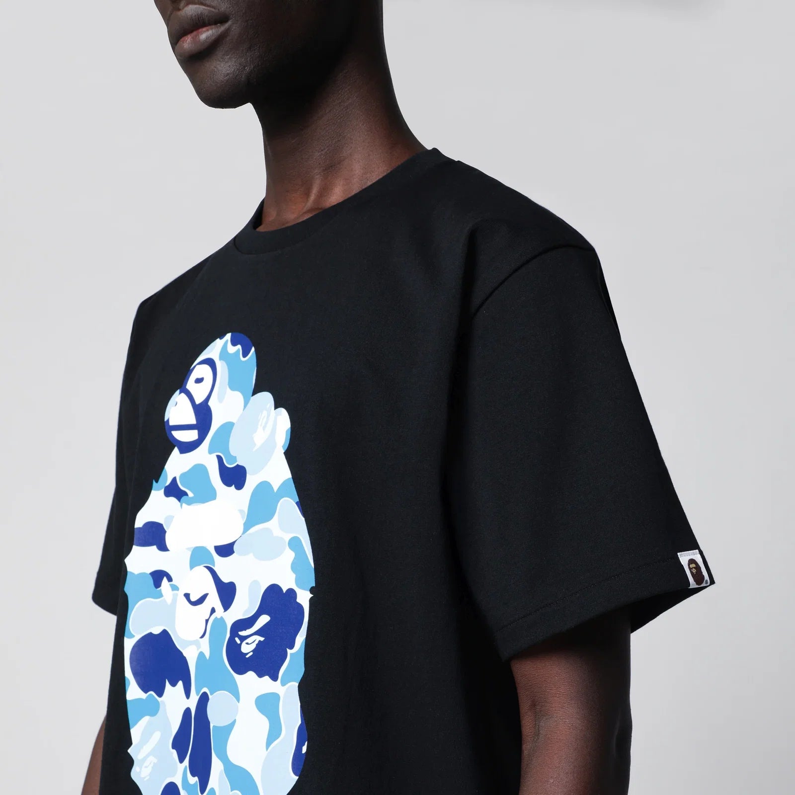 BAPE ABC Camo Big Ape Head T-shirt in Zwart met Blauwe Print-thumbmail-2