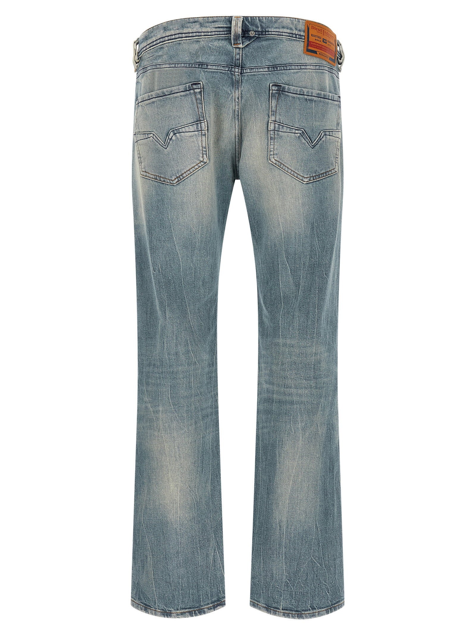 Diesel 1985 Larkee jeans lichtblauw, detail van de whiskers op het bovenbeen