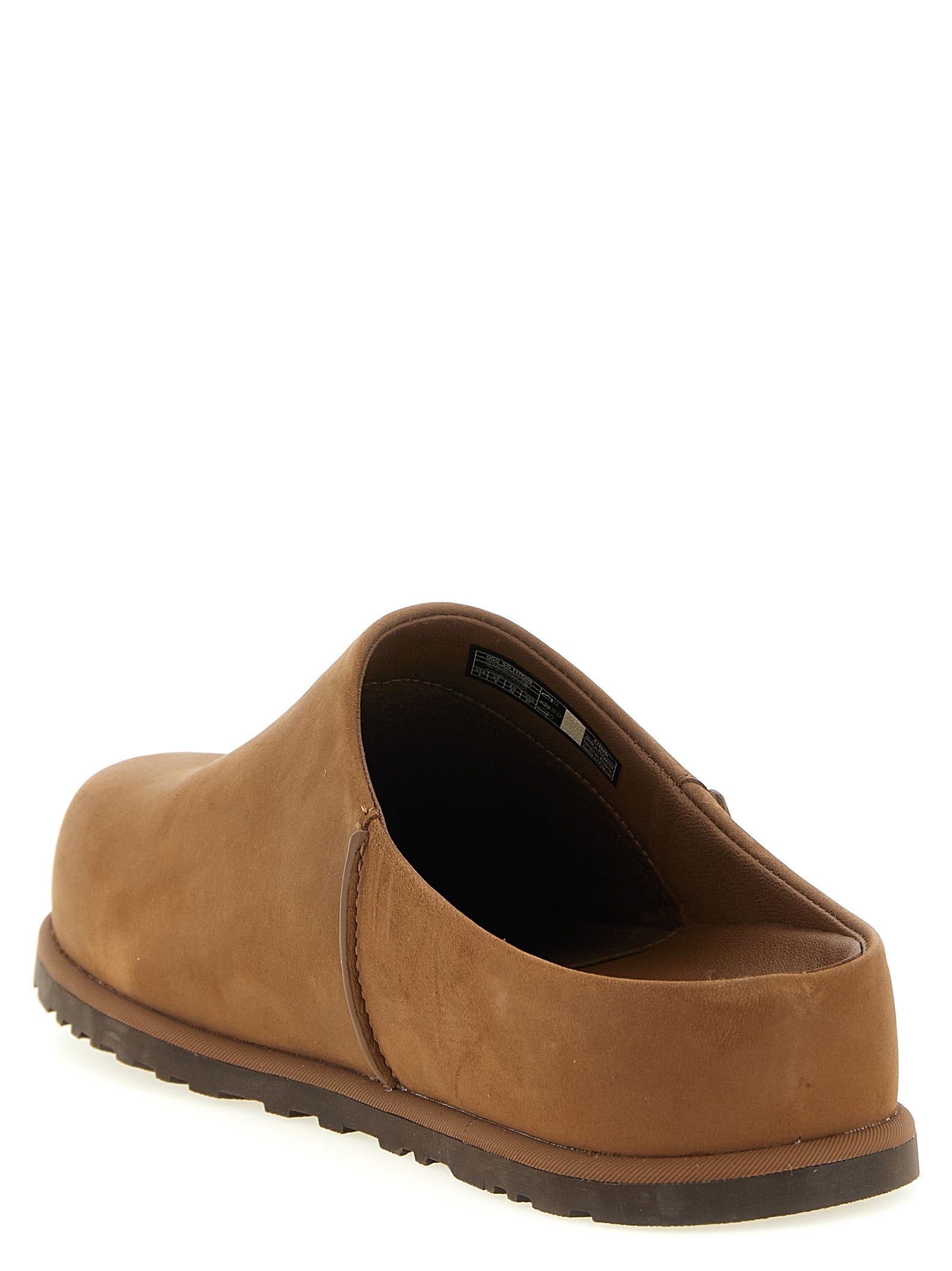 Achteraanzicht van de UGG Otzo Clog met open hiel en rubberen zool met grof profiel