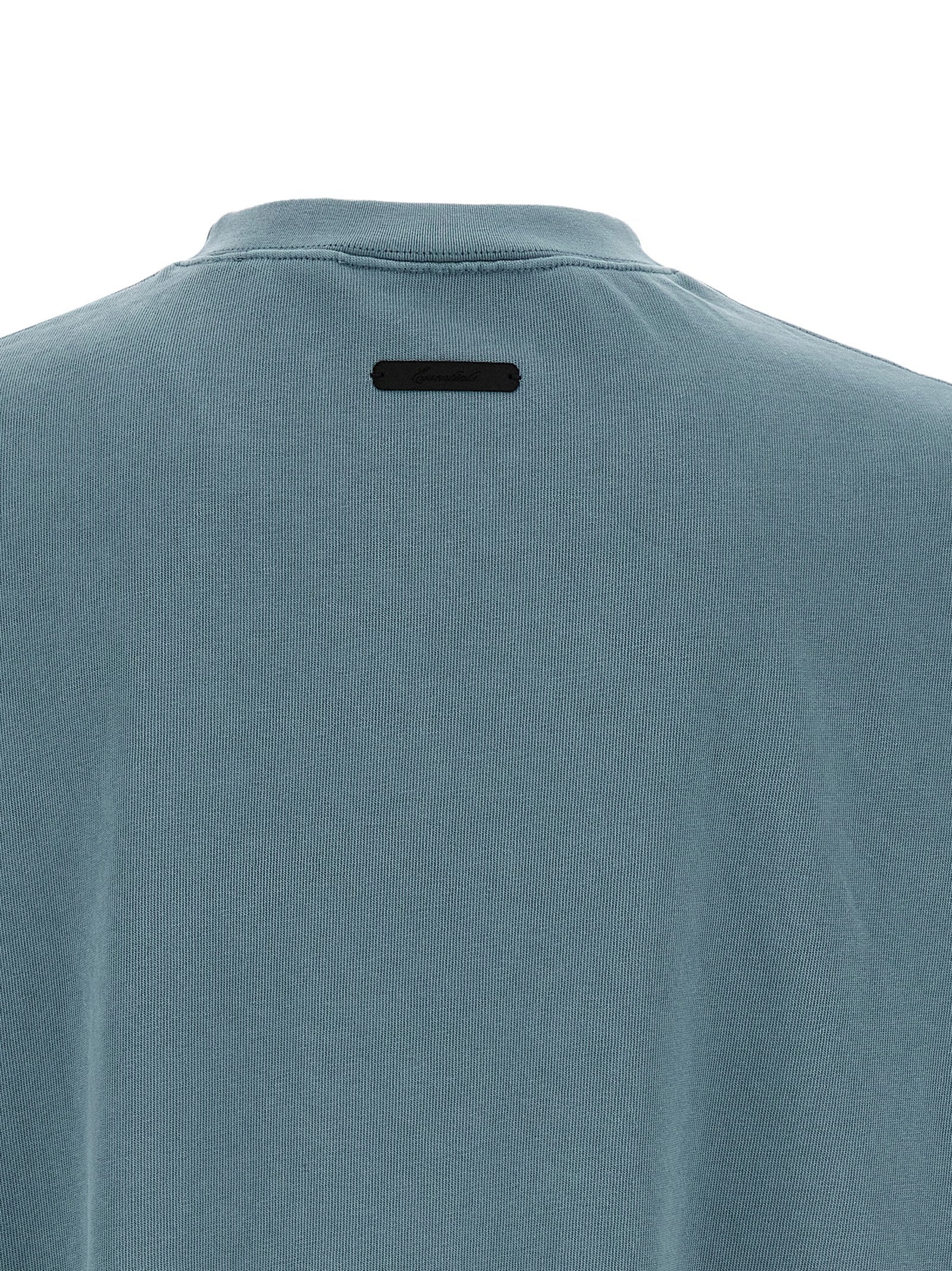 Fear of God Essentials T-shirt detail van signature label achter in de hals