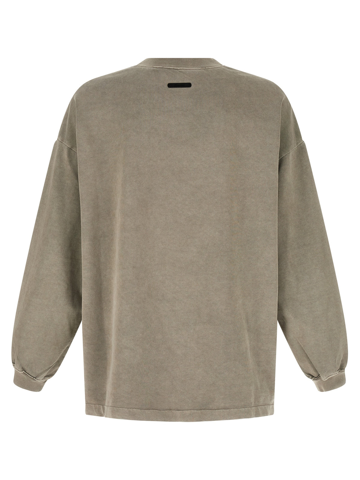 Achterkant van het Training 90s shirt met alleen een klein Essentials-labeltje in de nek