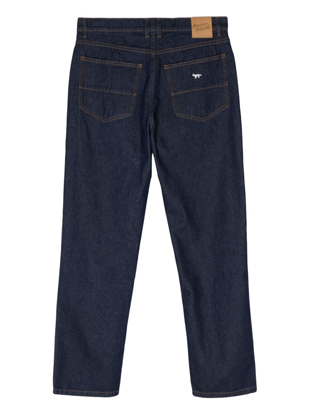 Achterkant van de indigo Maison Kitsuné jeans met leren patch en geborduurde vos op de achterzak