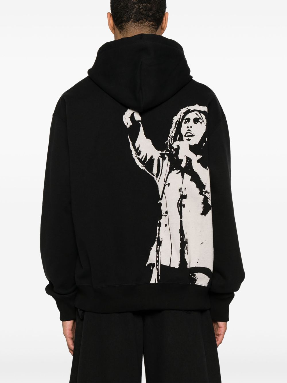 Achterkant van de hoodie met grote zwart-witte Bob Marley-print