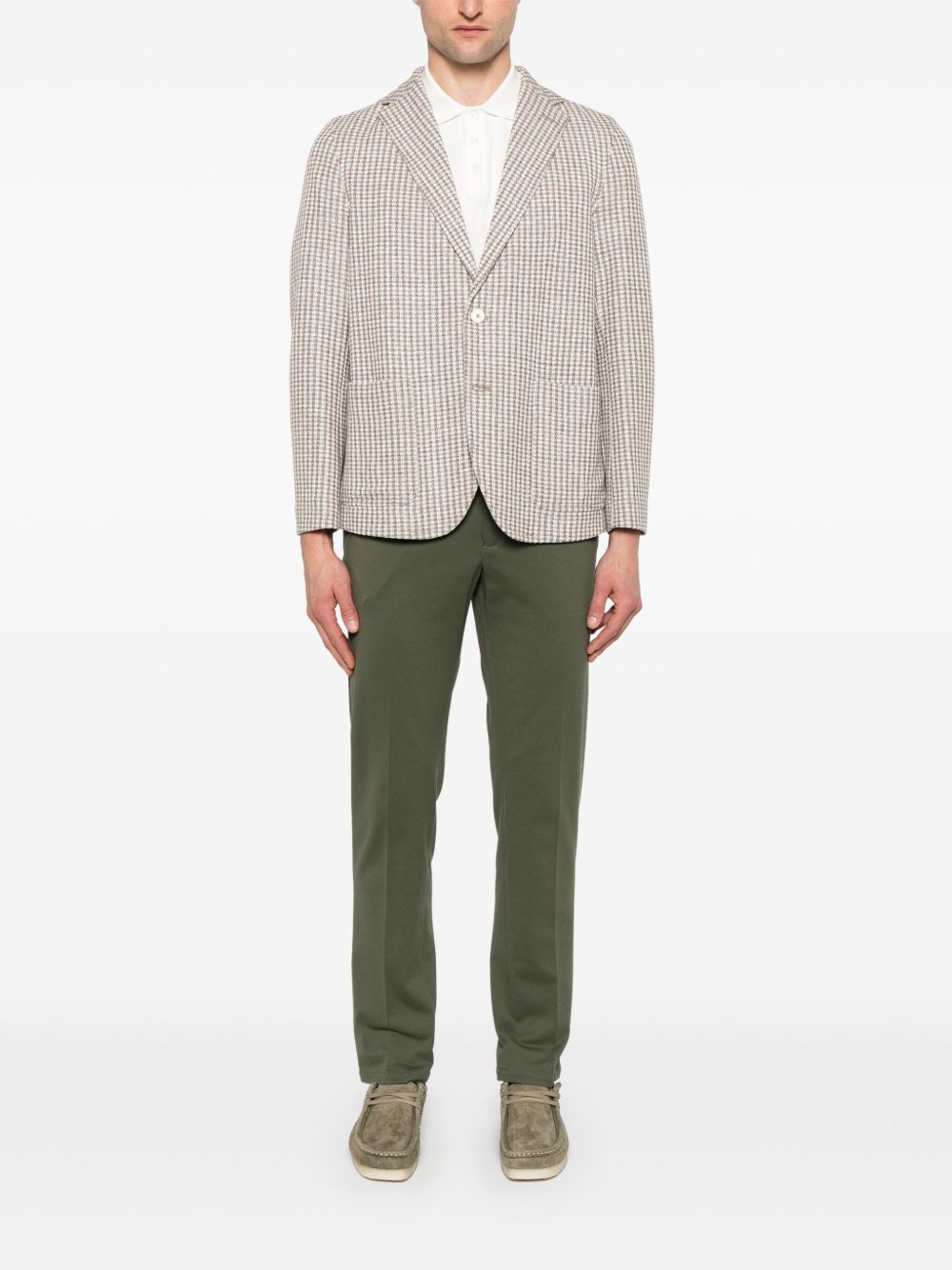 Volledige look met de groene Circolo 1901 piquébroek en een lichte geruite blazer