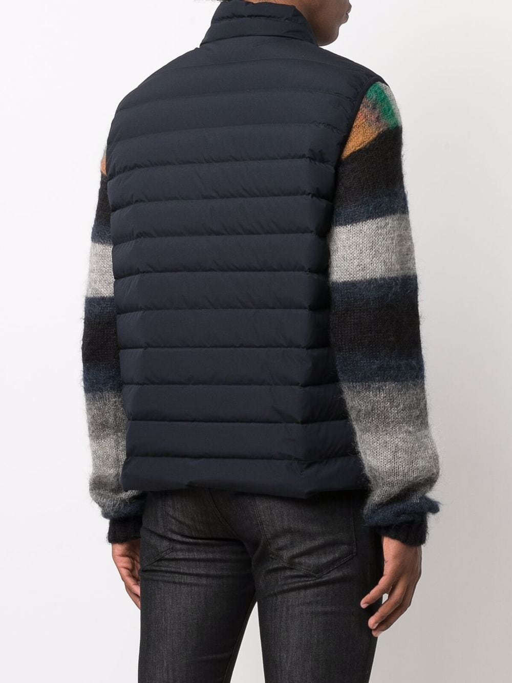 Emporio Armani bodywarmer, close-up van het adelaarslogo