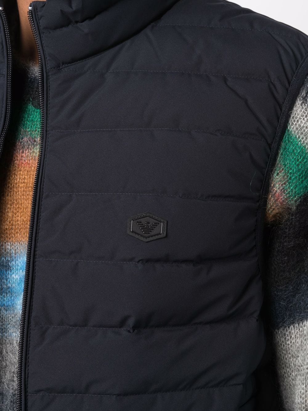 Emporio Armani bodywarmer, detail van de gewatteerde nylon