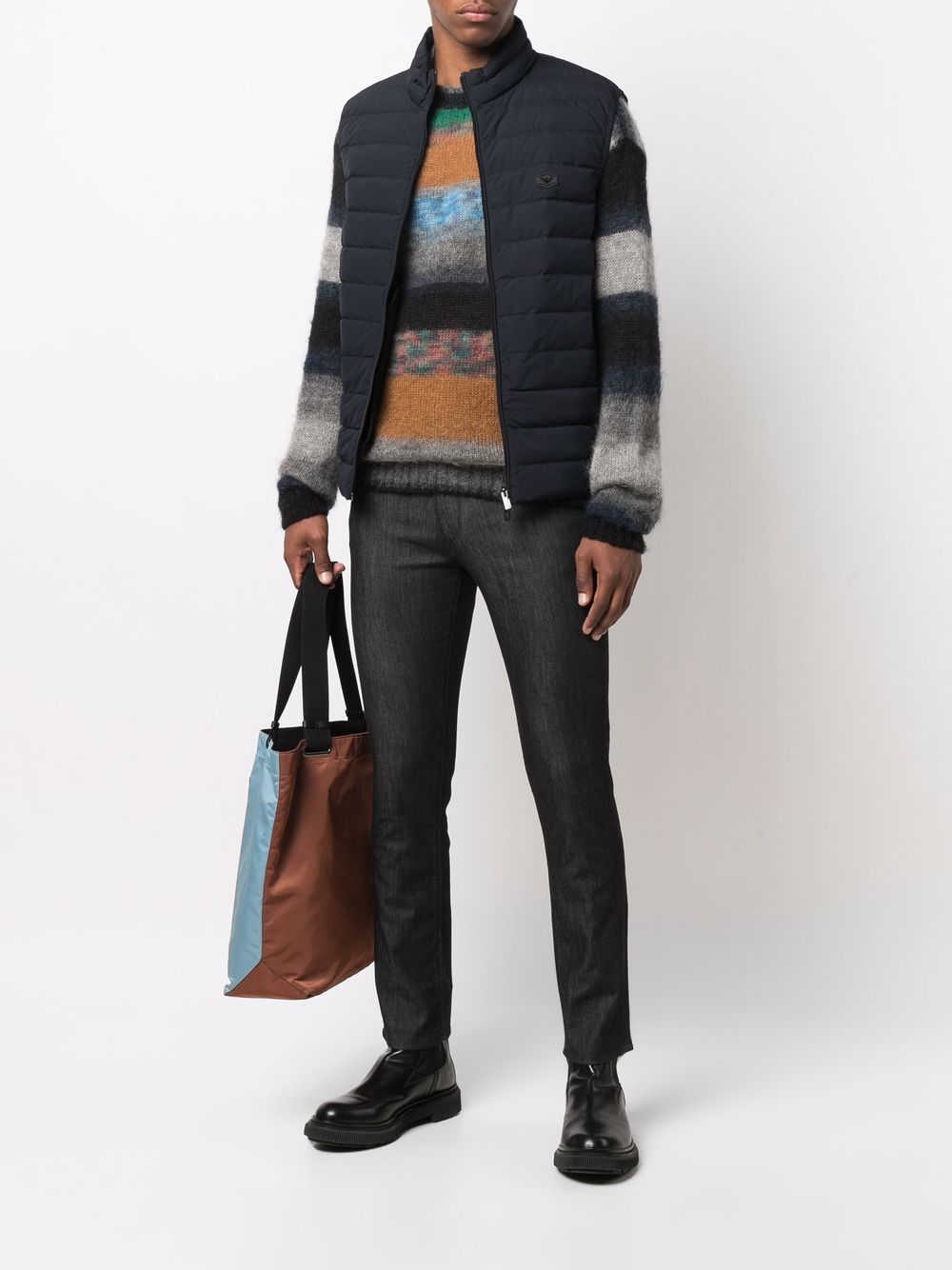 Emporio Armani bodywarmer, close-up van de ritssluiting