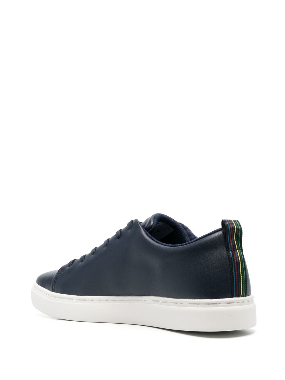 Achterkant van de donkerblauwe Lee sneaker met gestreepte hiellus in groen, rood en blauw