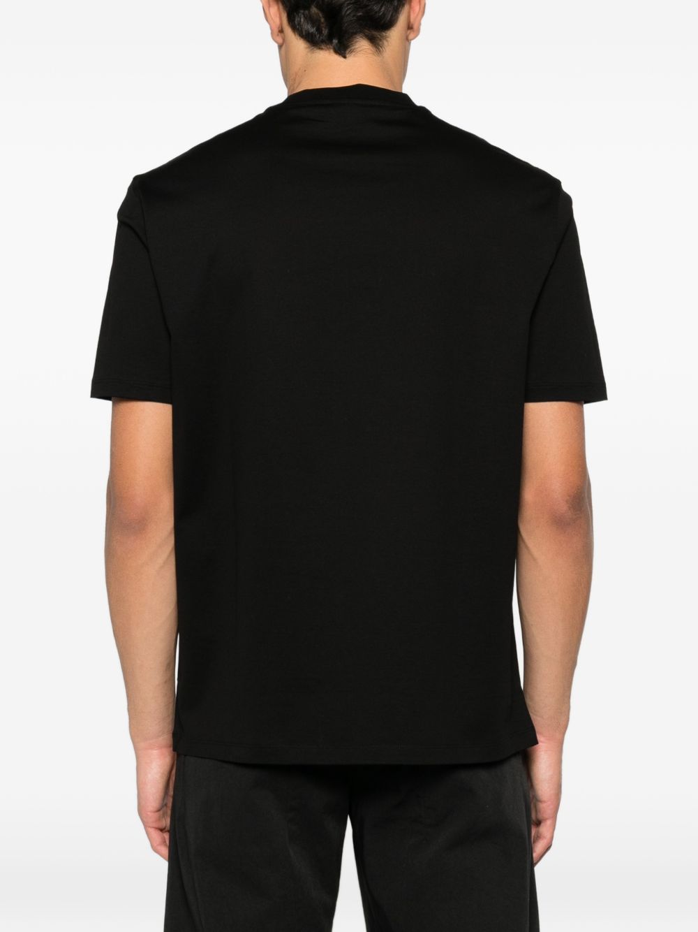 Achteraanzicht van het zwarte Emporio Armani T-shirt zonder print