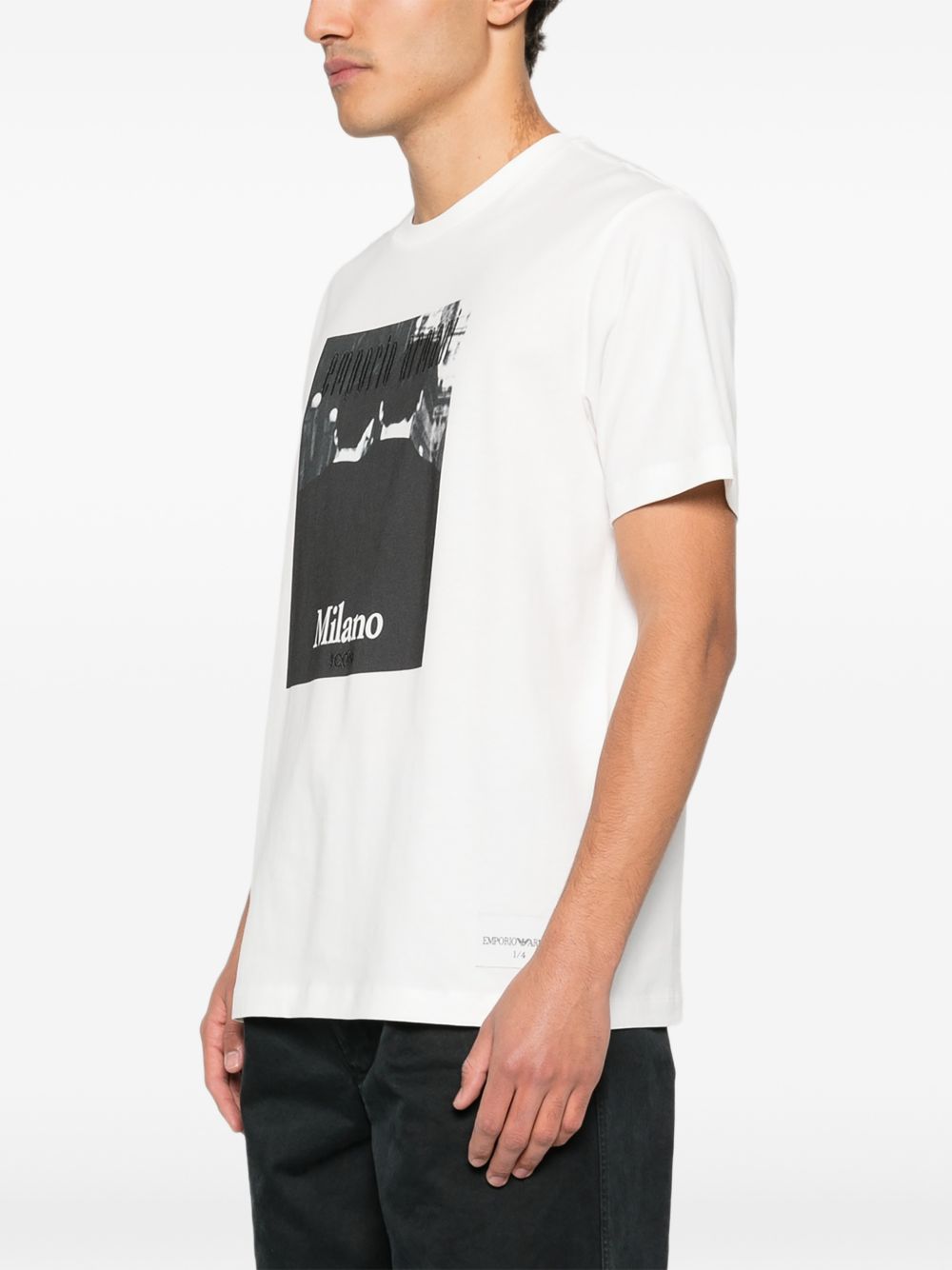 Emporio Armani bedrukt T-shirt, detail van de ronde hals
