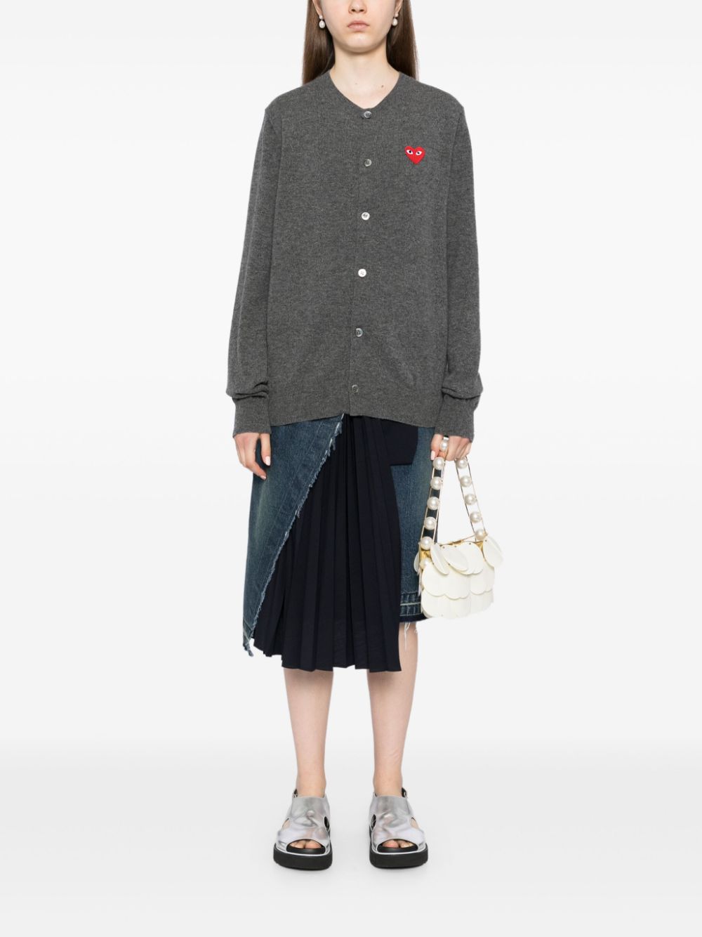 Comme des Garçons PLAY Heart Logo Wollen Cardigan Grijs – detail hartlogo