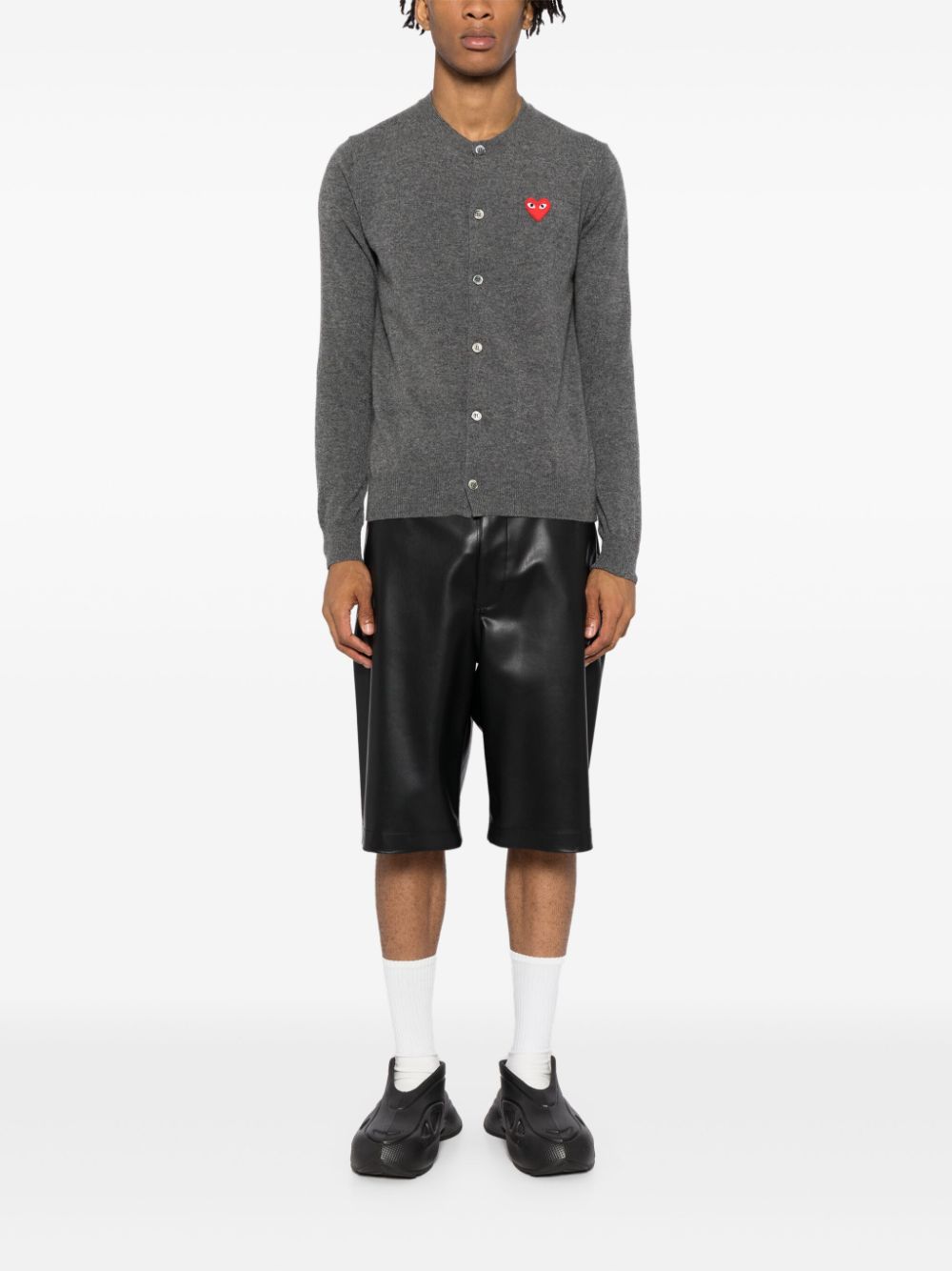 Comme des Garçons PLAY Heart Logo Wollen Cardigan Grijs – detail knopen