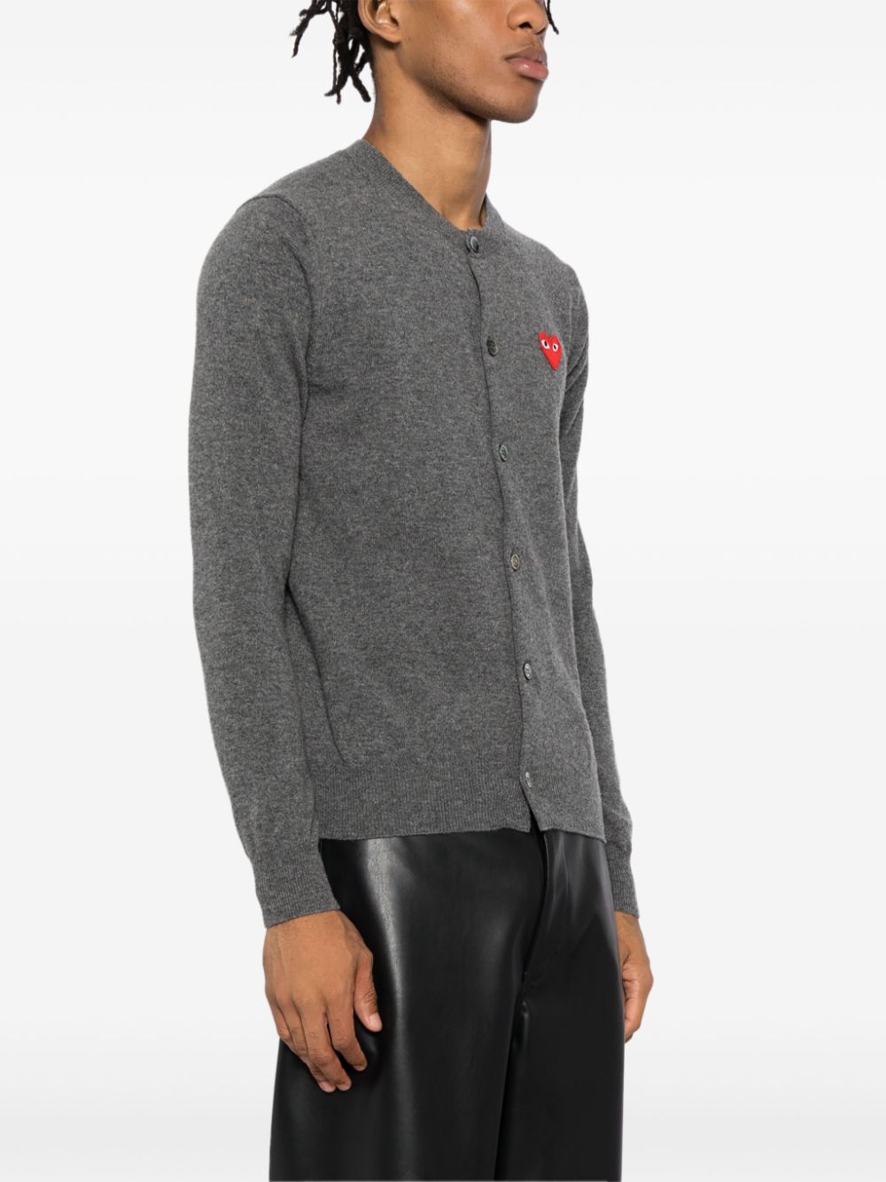 Comme des Garçons PLAY Heart Logo Wollen Cardigan Grijs – detail rib
