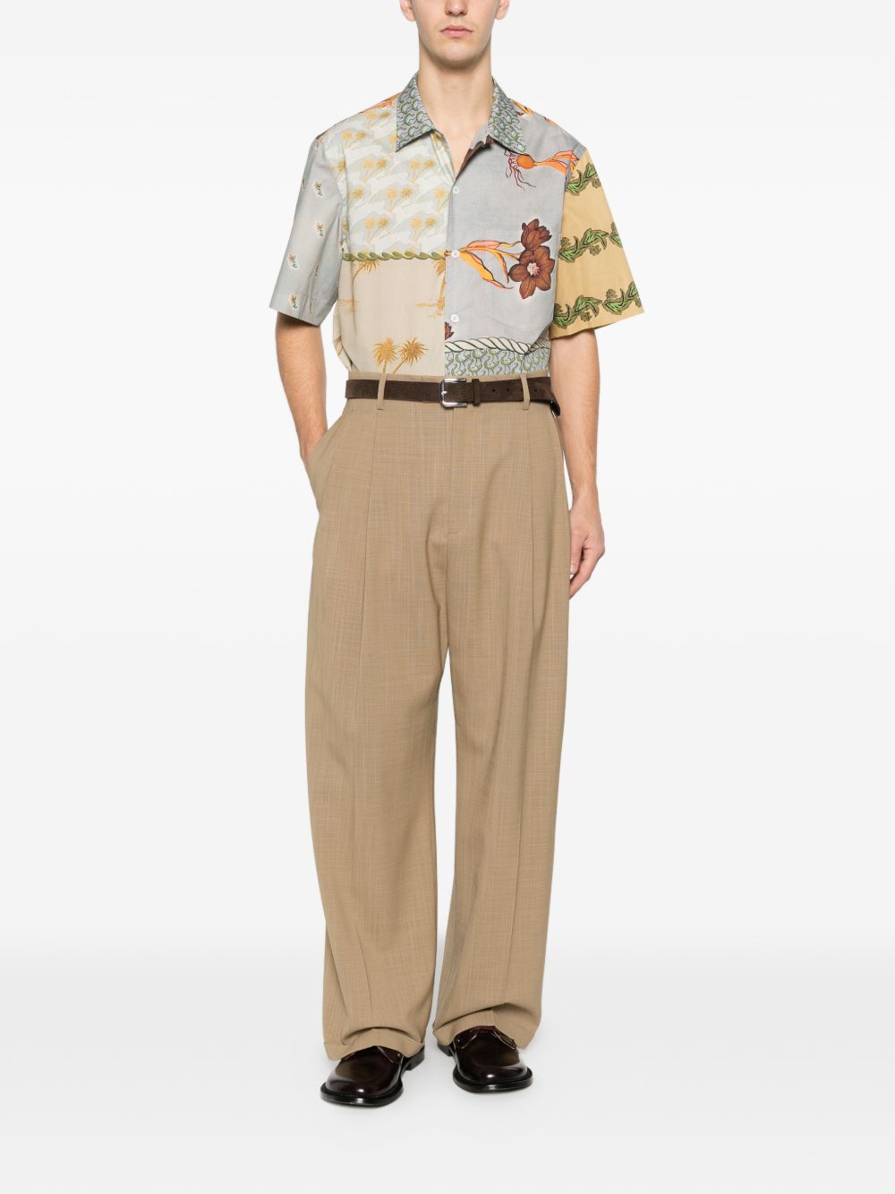 Detail van de prints en knoopsluiting op het Paul Smith patchwork overhemd