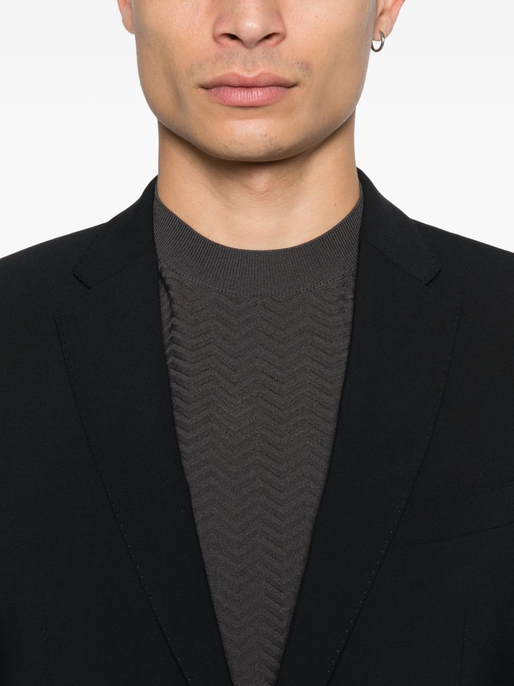 Emporio Armani wollen kostuum blauw, detail van de notch lapel