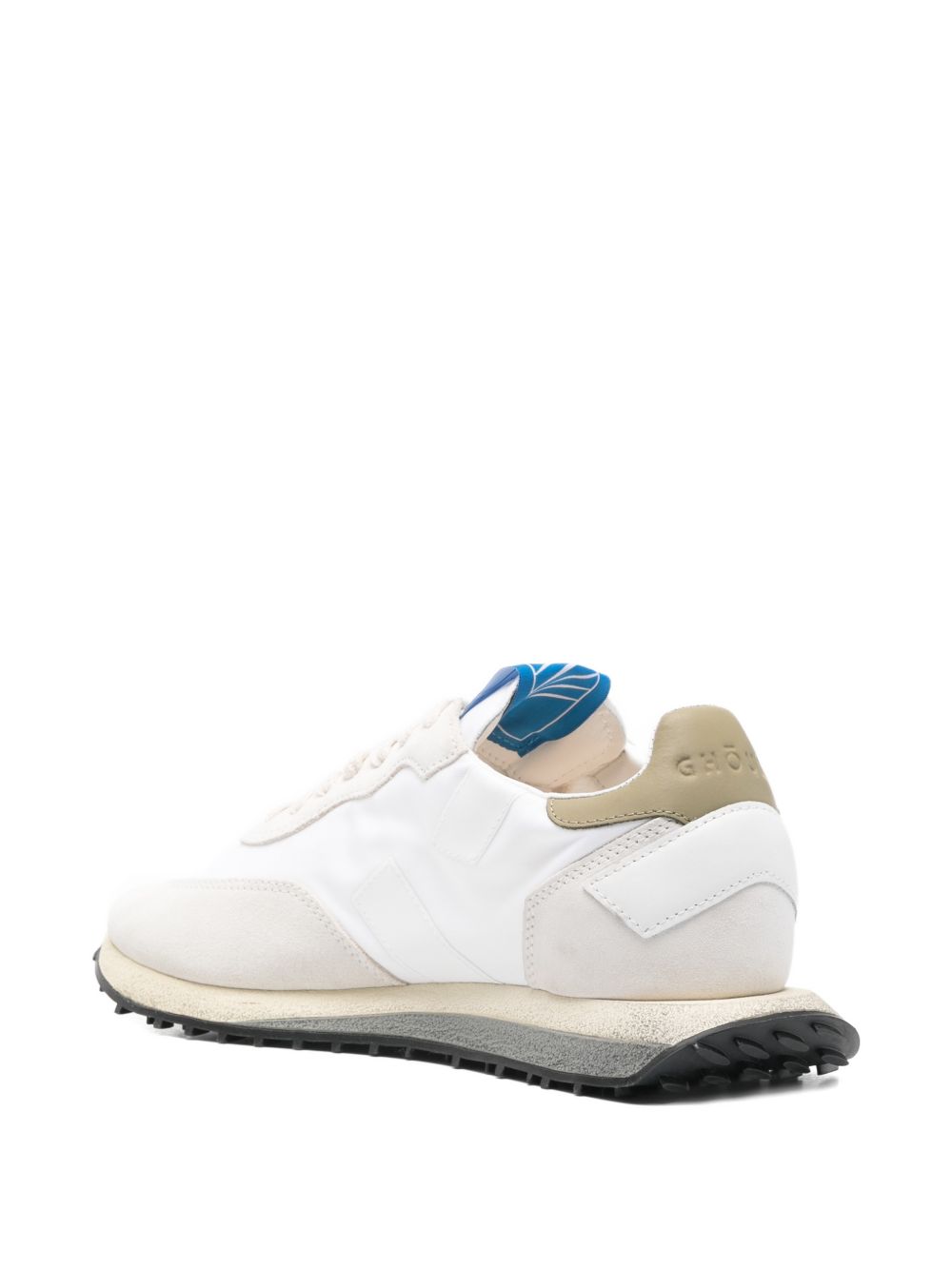 Wit nylon zijpaneel met zwart Ghoud woordmerk en blauw lipje aan de tong