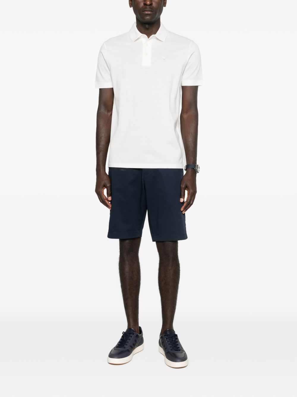 Emporio Armani witte polo, zijaanzicht met polokraag