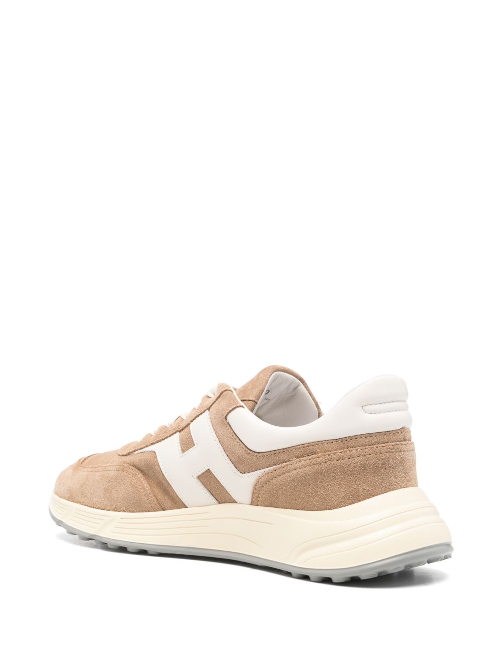 Schuin achteraanzicht van de beige Hogan Hyperlight sneaker