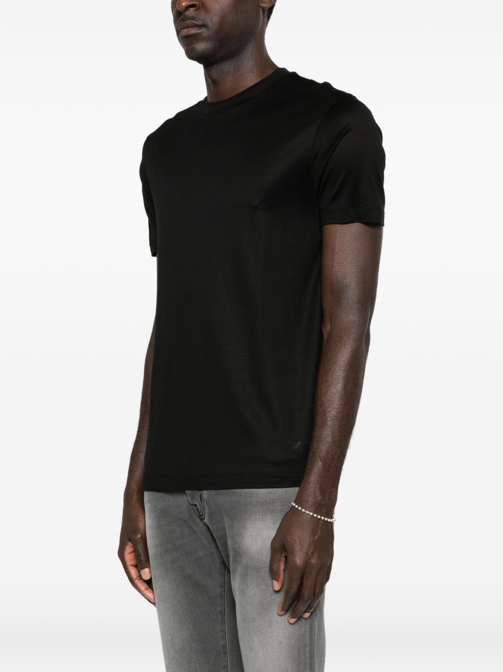 Emporio Armani T-shirt, detail van de ronde hals