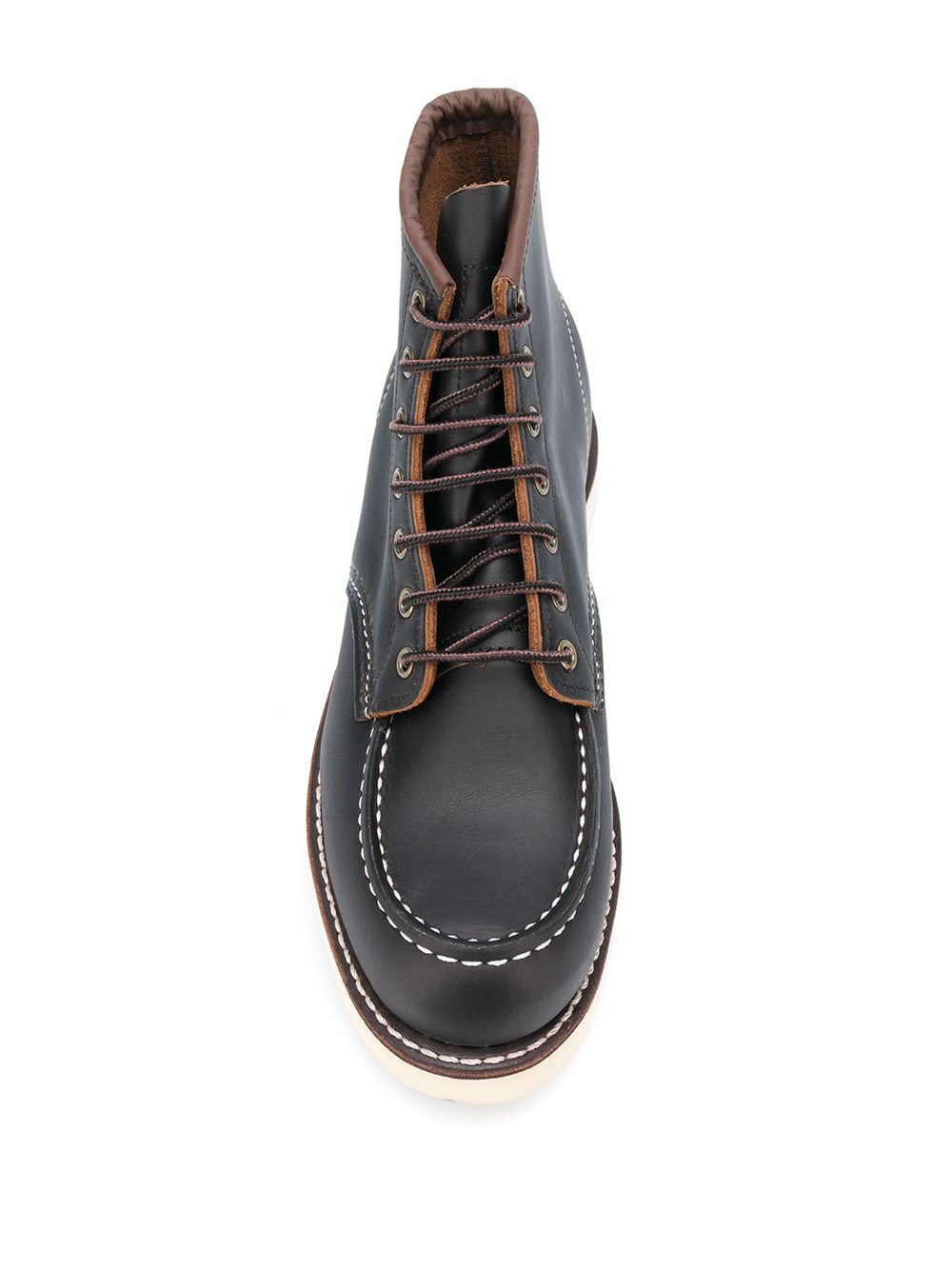 Red Wing Classic Moc boots, close-up van de exposed-seam stiksel rond de neus