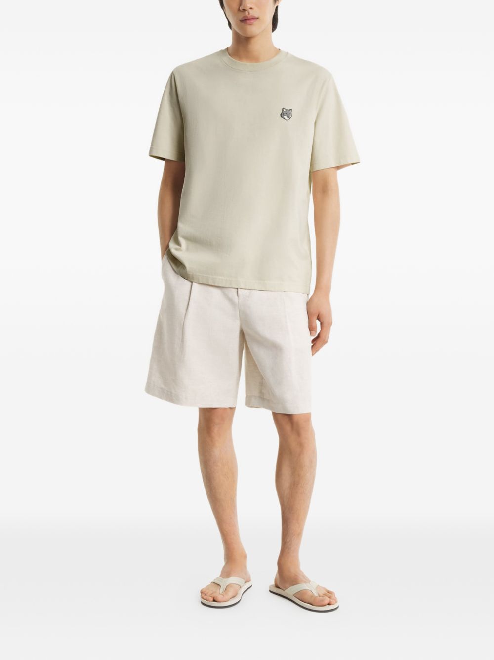 Maison Kitsuné Fox Head Comfort T-shirt in kaki, achteraanzicht van de katoenen jersey