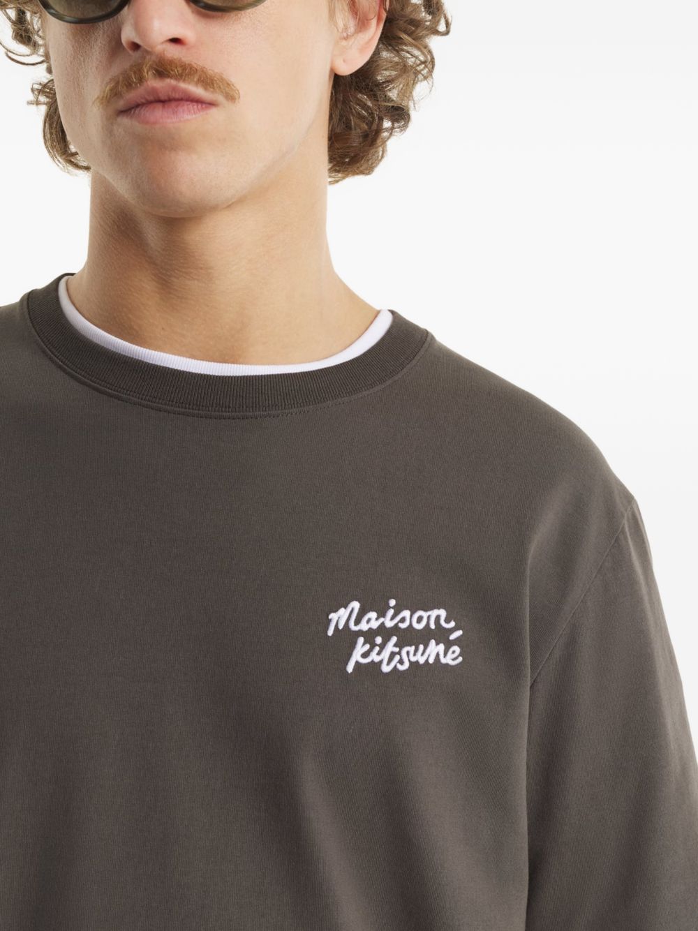 Maison Kitsuné Handwriting Comfort T-Shirt Bruin Topwear Maison Kitsuné