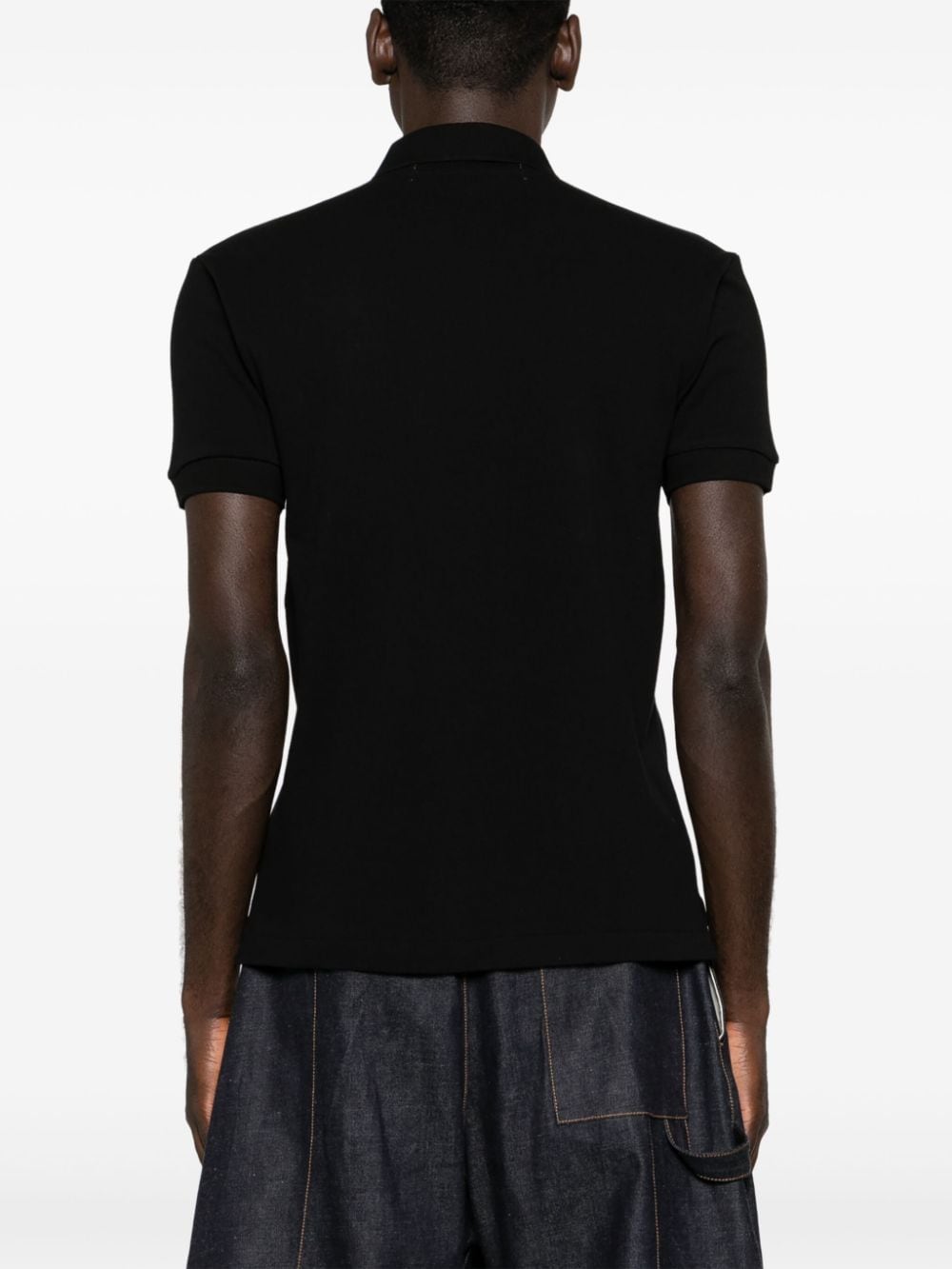 Comme des Garcons PLAY poloshirt in zwart, close-up van de geribbelde polokraag