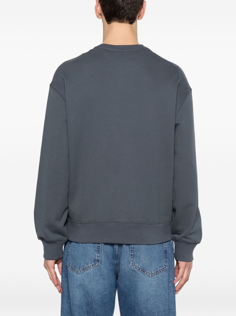 Maison Kitsuné sweatshirt achteraanzicht met effen rugpand en geribde zoom