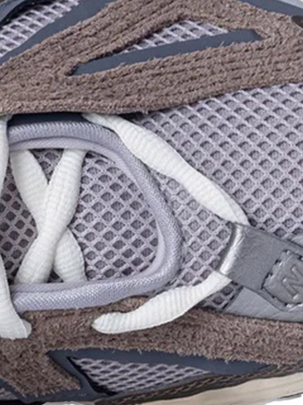 New Balance 1906A Thunder Brown sneakers - detail veters en rijgogen