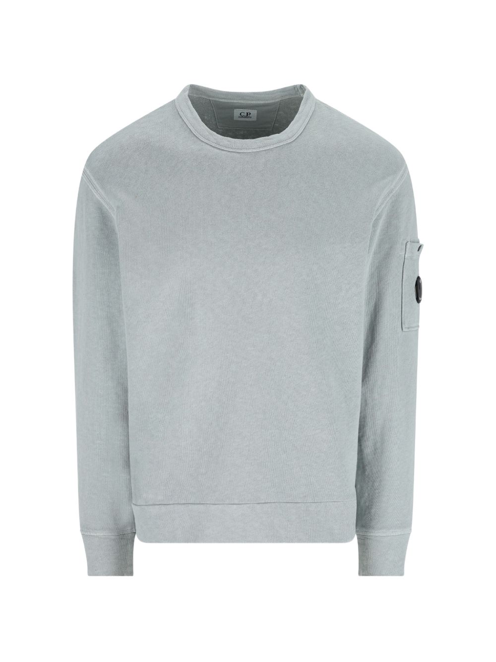 C.P. Company zilverblauwe sweater met ronde hals en Lens op de mouw, vooraanzicht