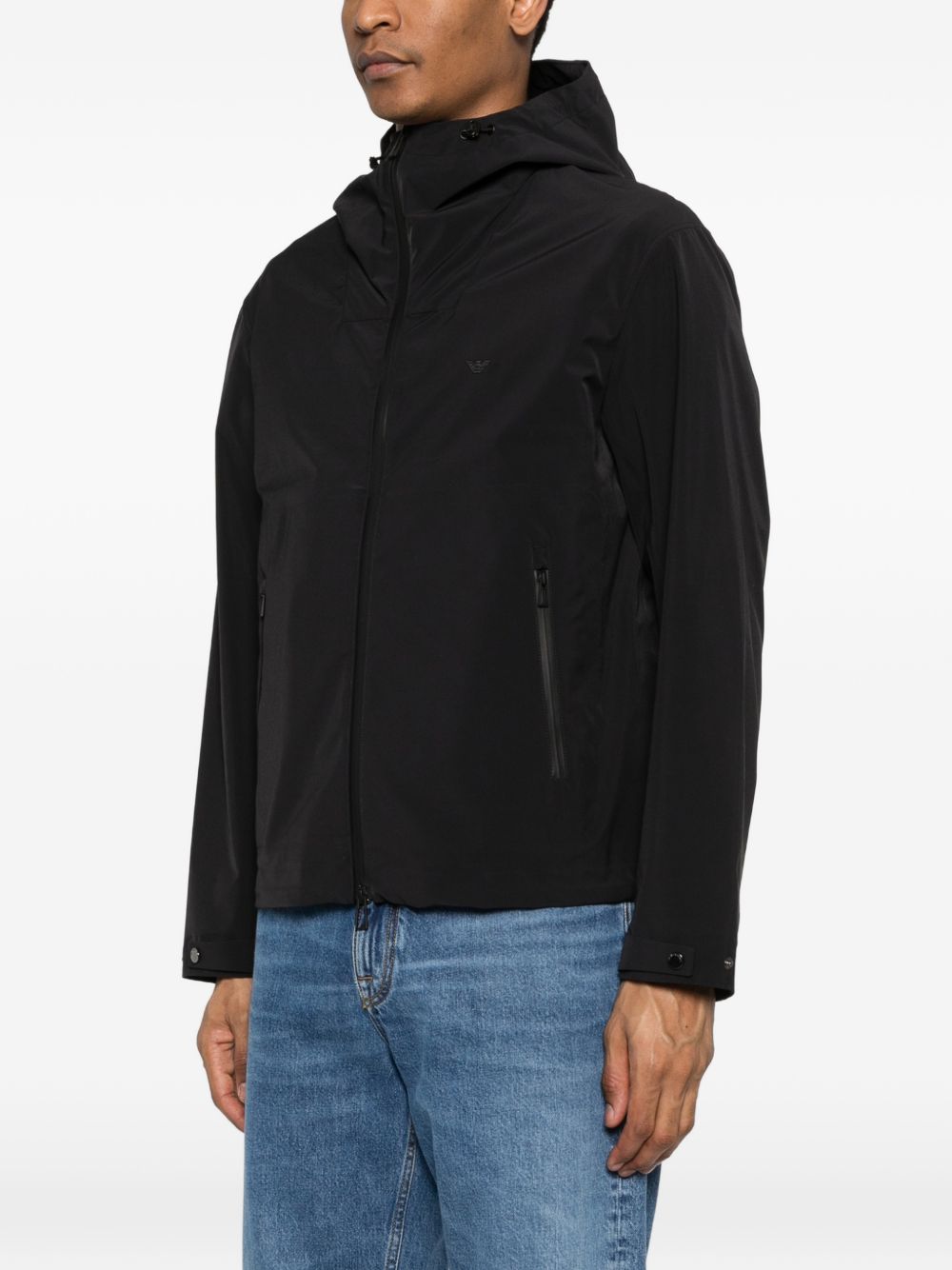 Emporio Armani zwart blouson jack, detail van de geknoopte manchet