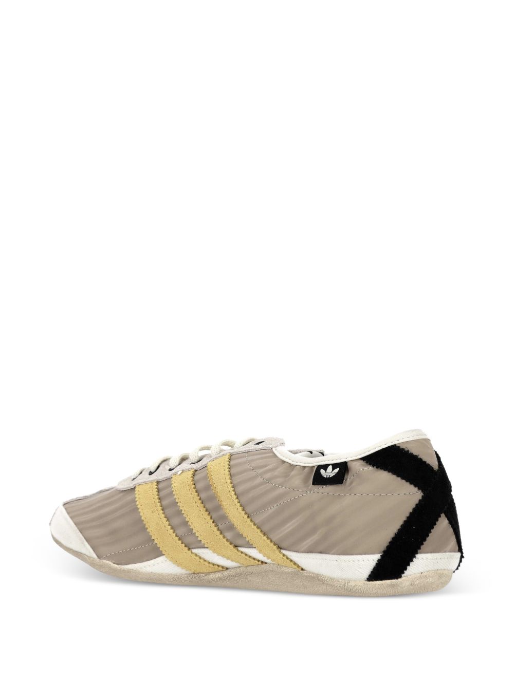 Adidas x Song For The Mute Tokyo sneaker off white - detail van het logopatch op de tong