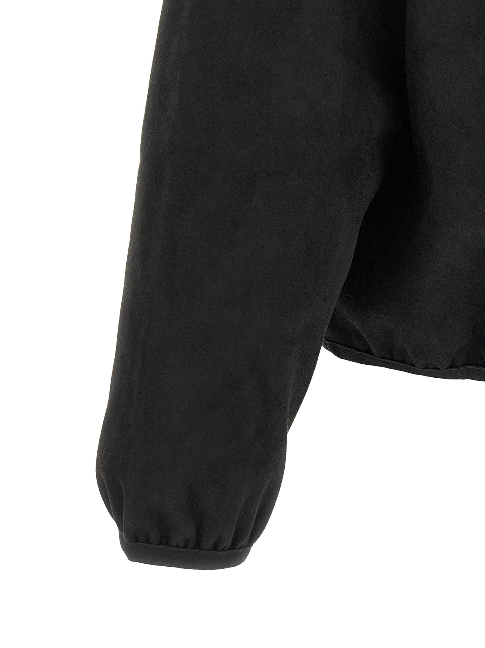 Elastische manchet en verlaagde schoudernaad van de Essentials crewneck