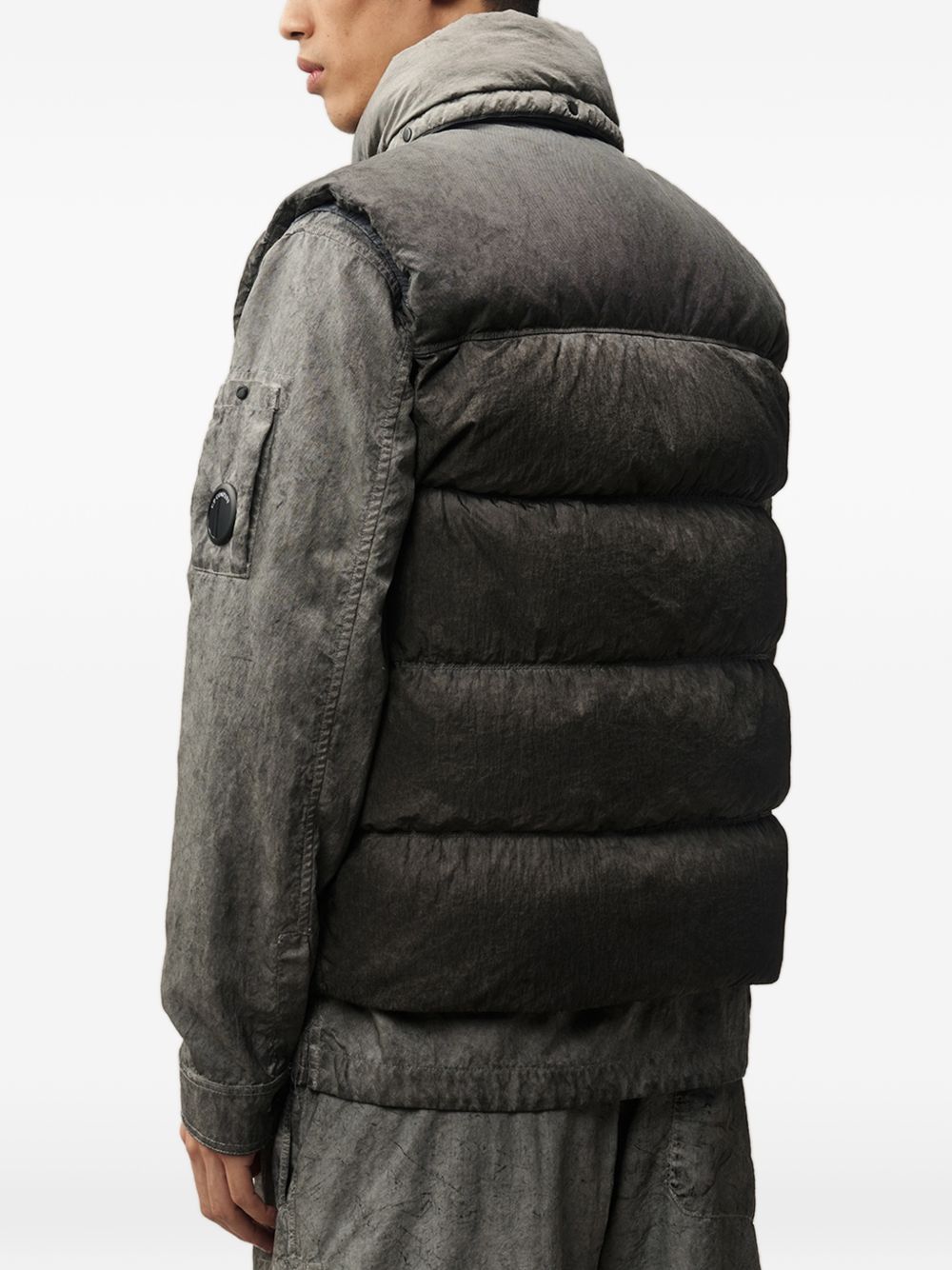 C.P. Company donsbodywarmer grijs - zijaanzicht