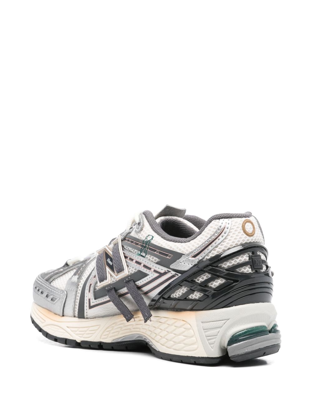 New Balance 1906A sneaker in zilver metallic, bovenaanzicht
