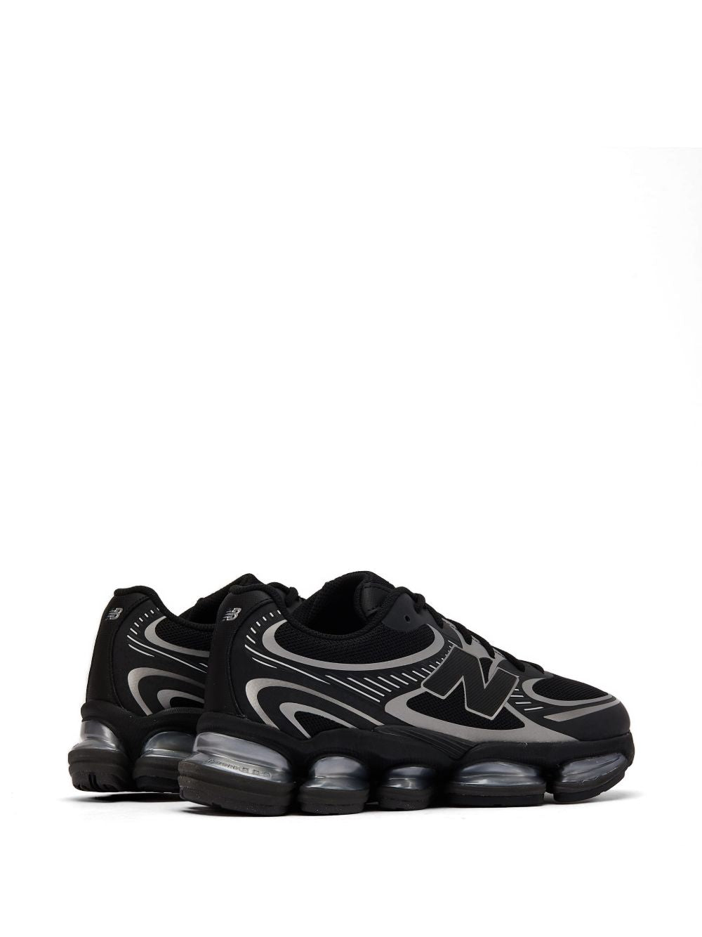 New Balance U2000 sneaker in zwarte mesh, bovenaanzicht