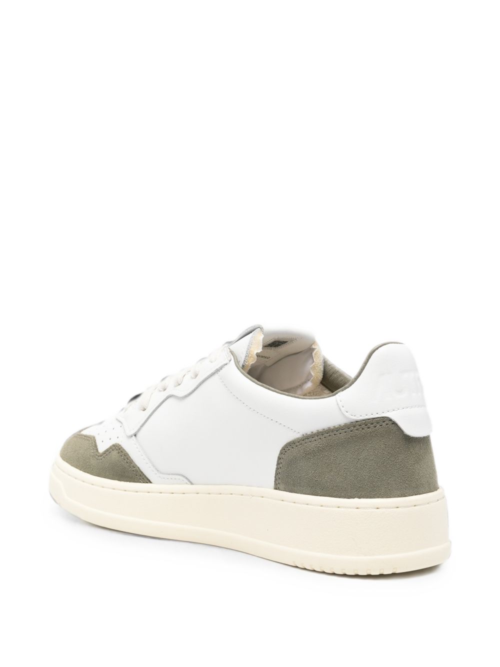 Autry Medalist Low sneaker, achteraanzicht met suède hielpaneel