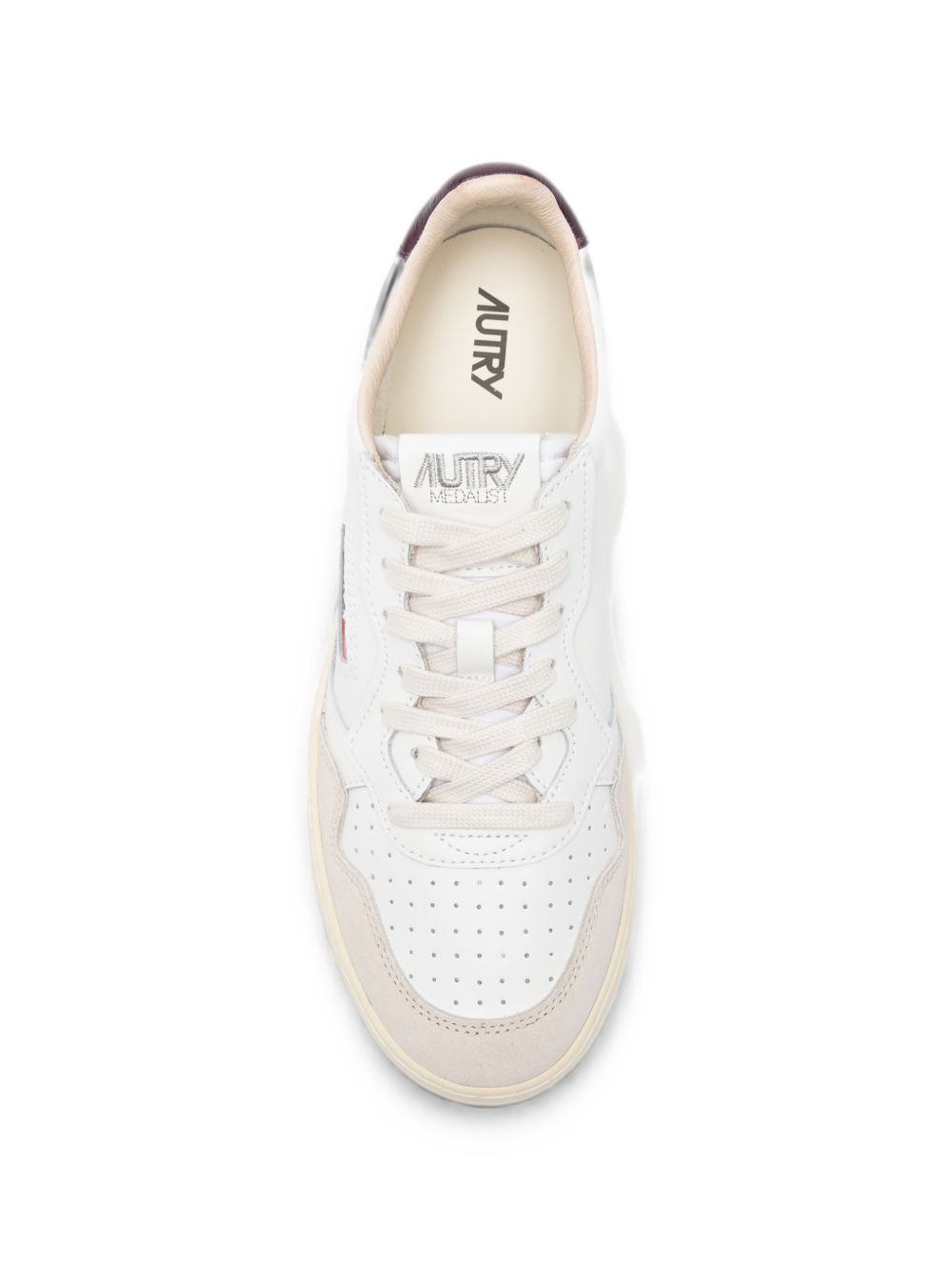 AUTRY Medalist Low sneakers wit/bordeaux, gedragen op model