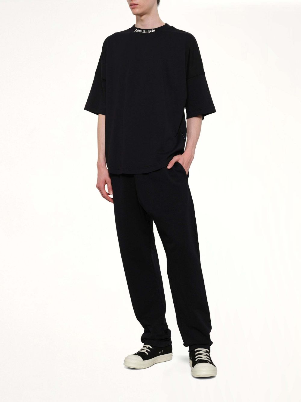 Palm Angels zwart T-shirt, detail van de zoom