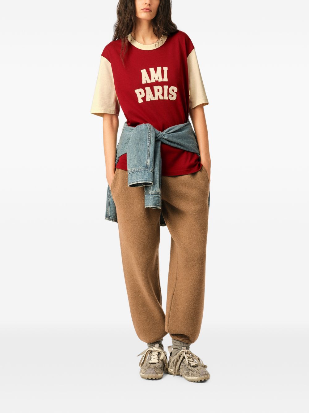 Ami Paris geborduurd logo T-shirt robijnrood, achteraanzicht