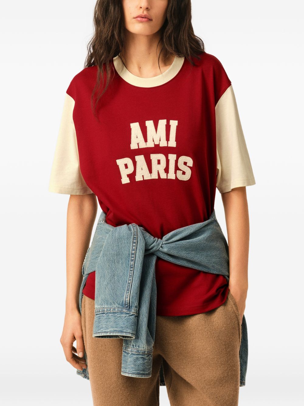 Ami Paris geborduurd logo T-shirt robijnrood, zijaanzicht