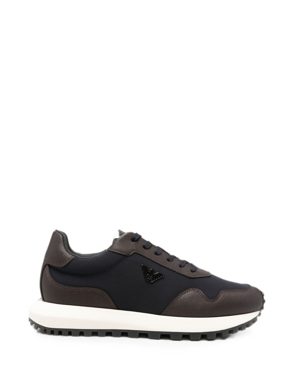 Emporio Armani sneaker in gerecycled nylon met navyblauwe en bruine panelen
