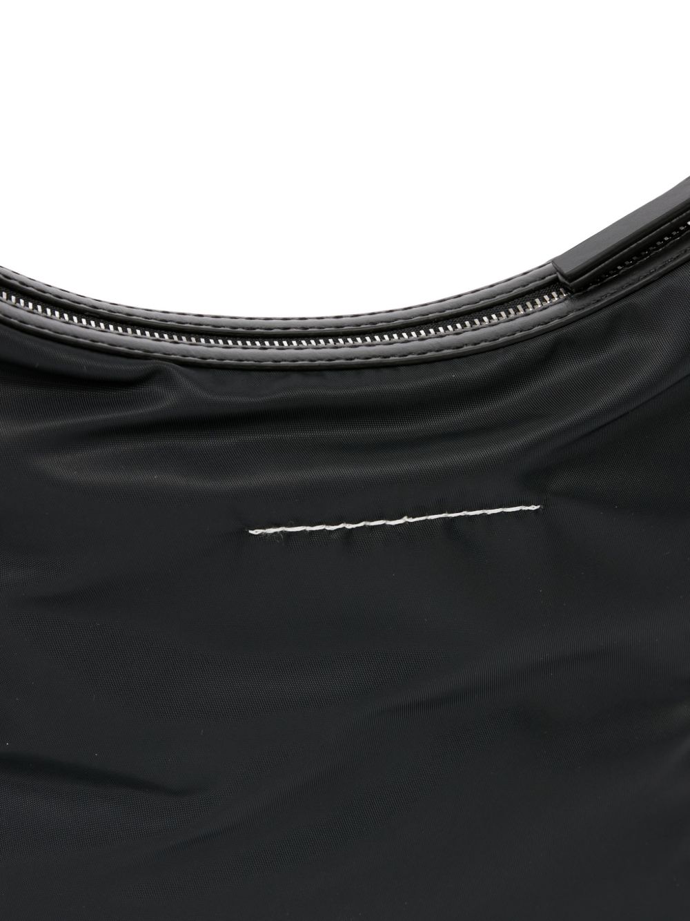 MM6 Maison Margiela Numeric Vertical crossbody tas zwart, achteraanzicht met witte contraststiksel