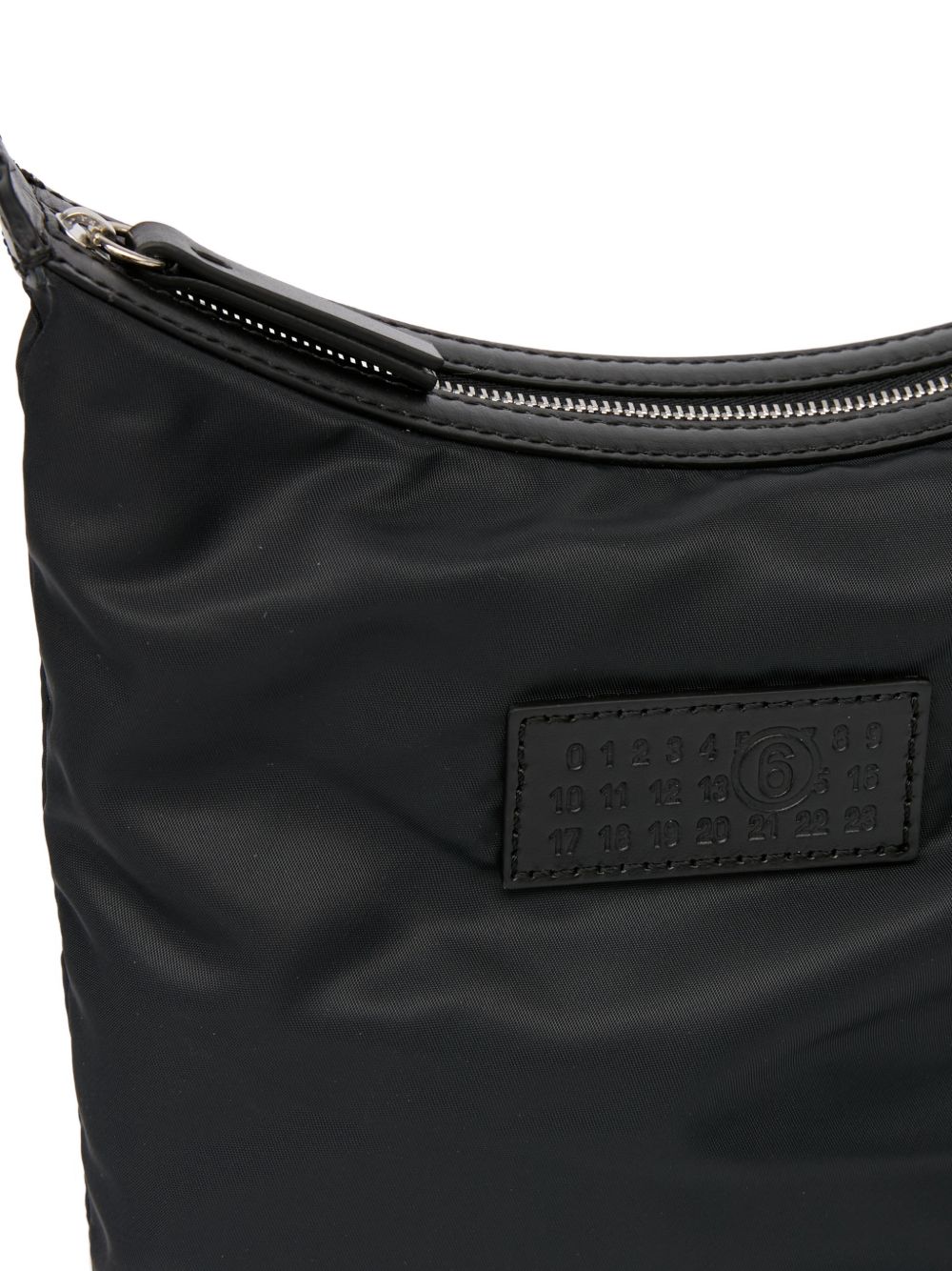 MM6 Maison Margiela Numeric Vertical crossbody tas zwart, detail van de schouderband