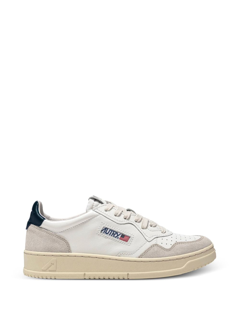 Autry Medalist Low sneaker wit/blauw, zijaanzicht met suède inzetstukken