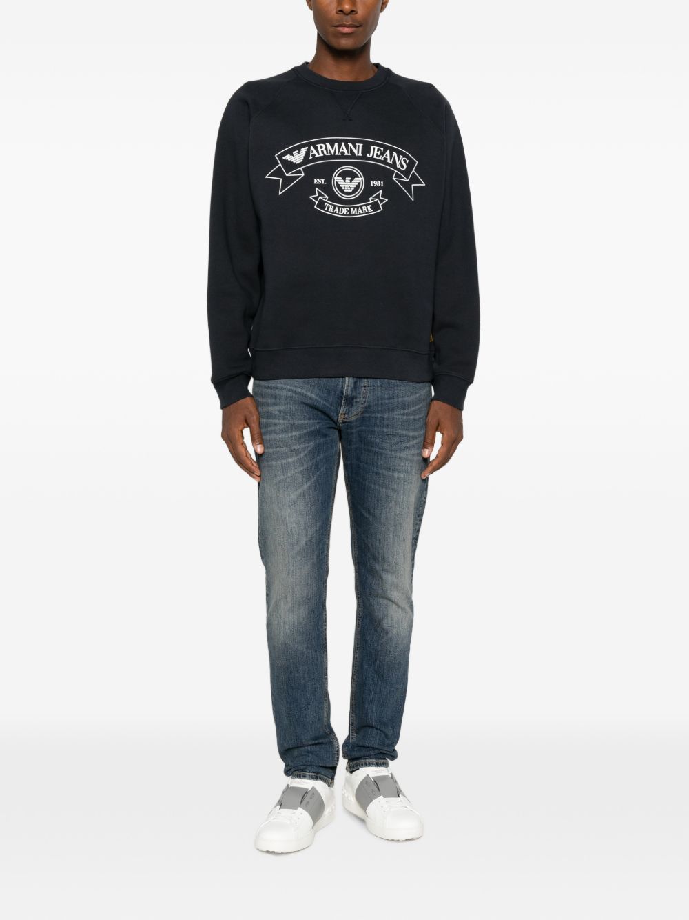 Emporio Armani navy sweatshirt, detail van de geribde zoom