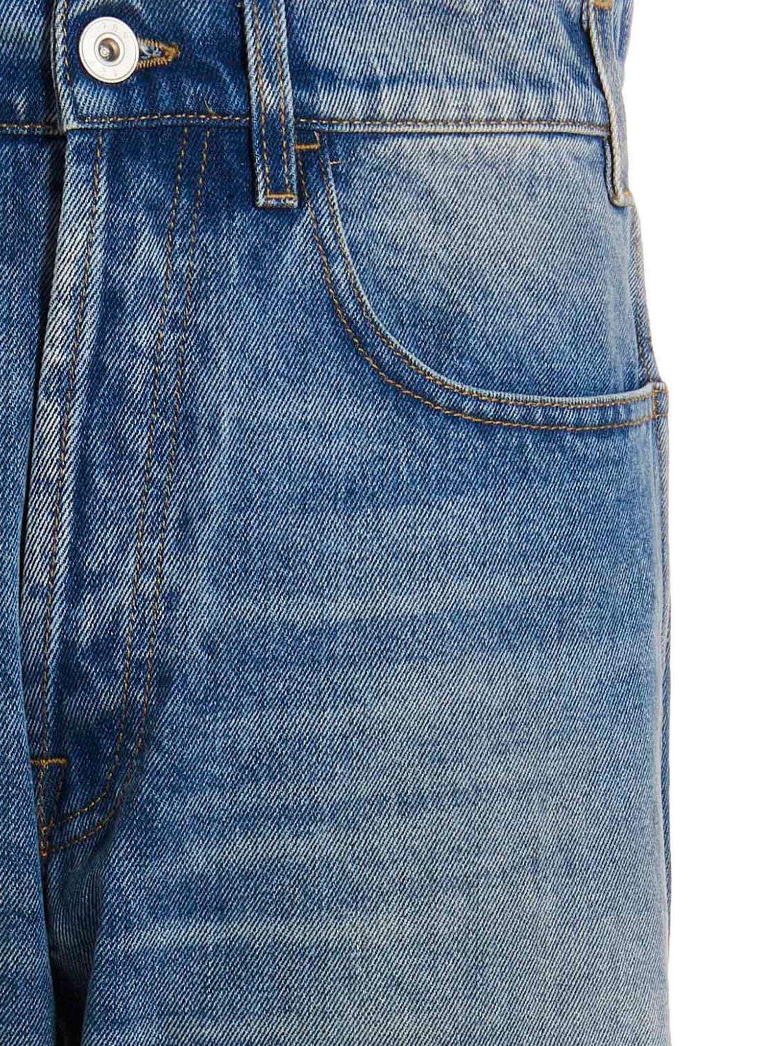 1989 Studio Graphic Jeans lichtblauw - detail van de print op het been
